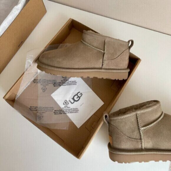 UGG Classic Ultra Mini Boots - Picture 6 of 9